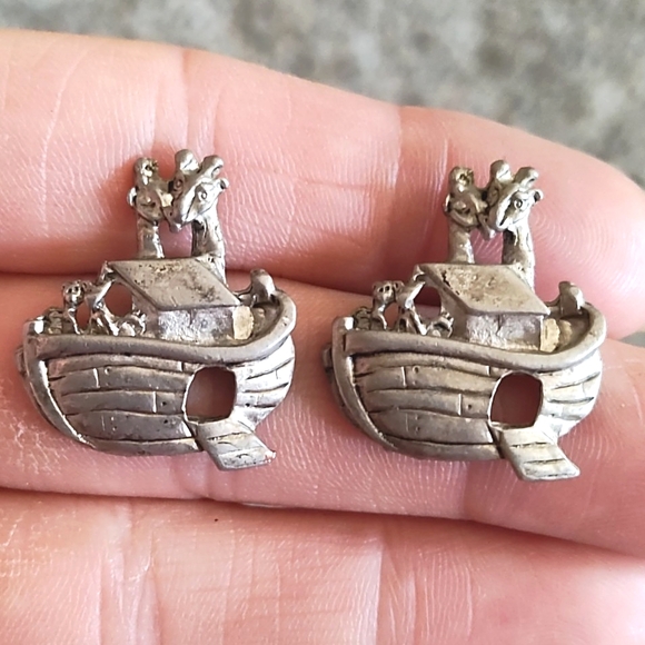 VINTAGE SILVER PEWTER NOAH'S ARK DROP POST 1" EARRINGS - Picture 3 of 9